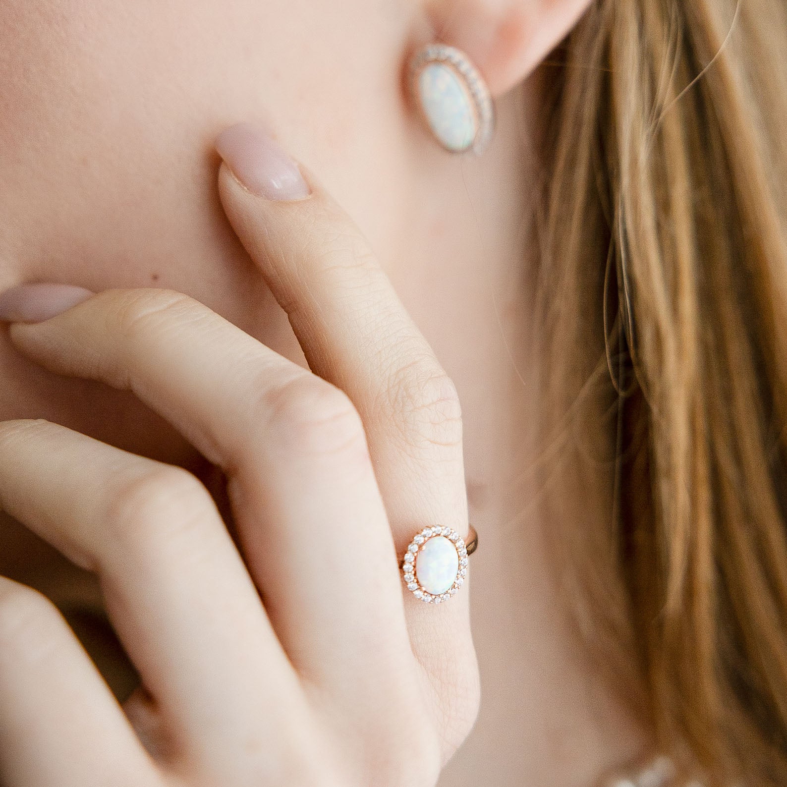 Damenring mit Opal und Zirkonia Bild 2