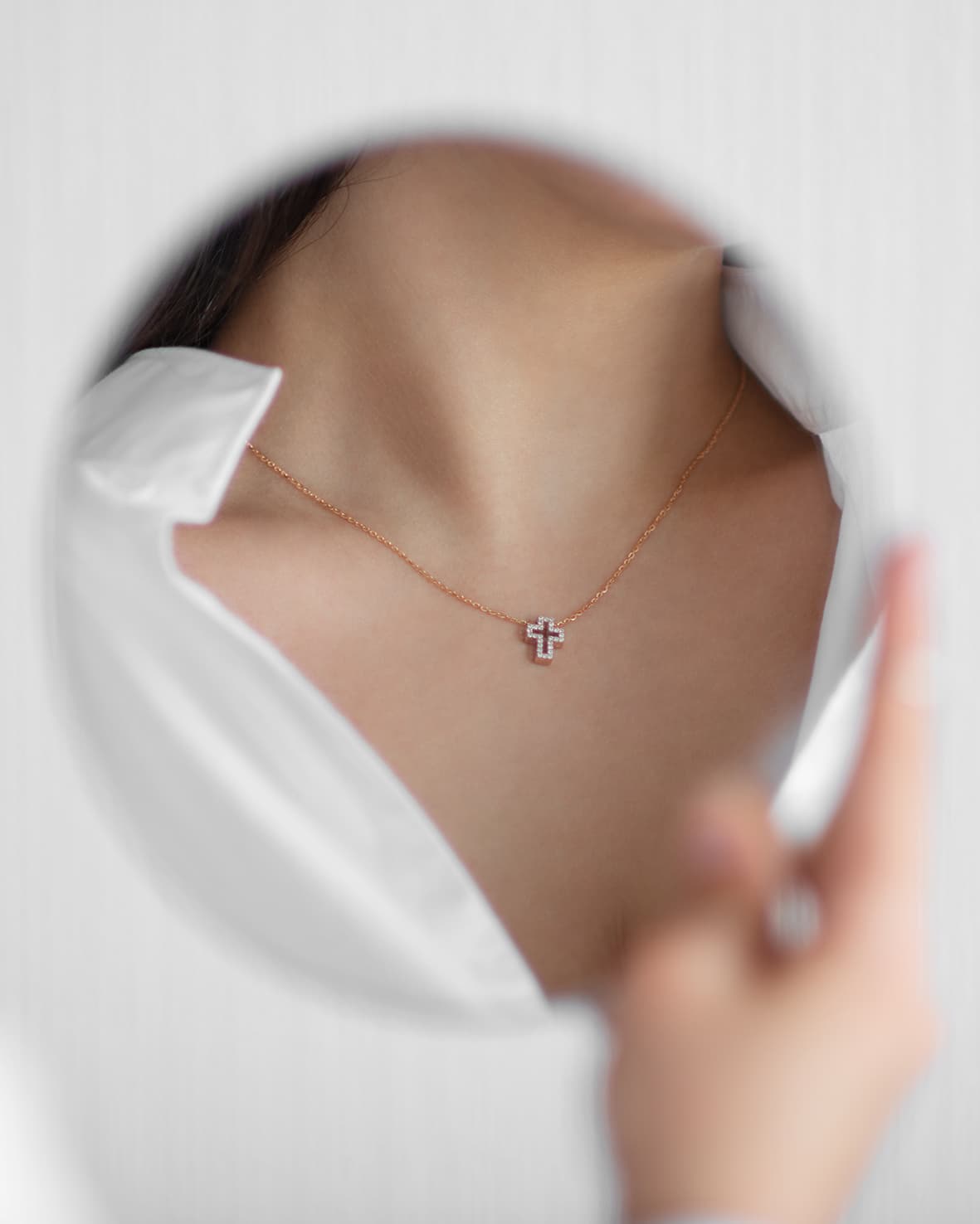 Goldkette mit Kreuz und Brillanten Bild 2