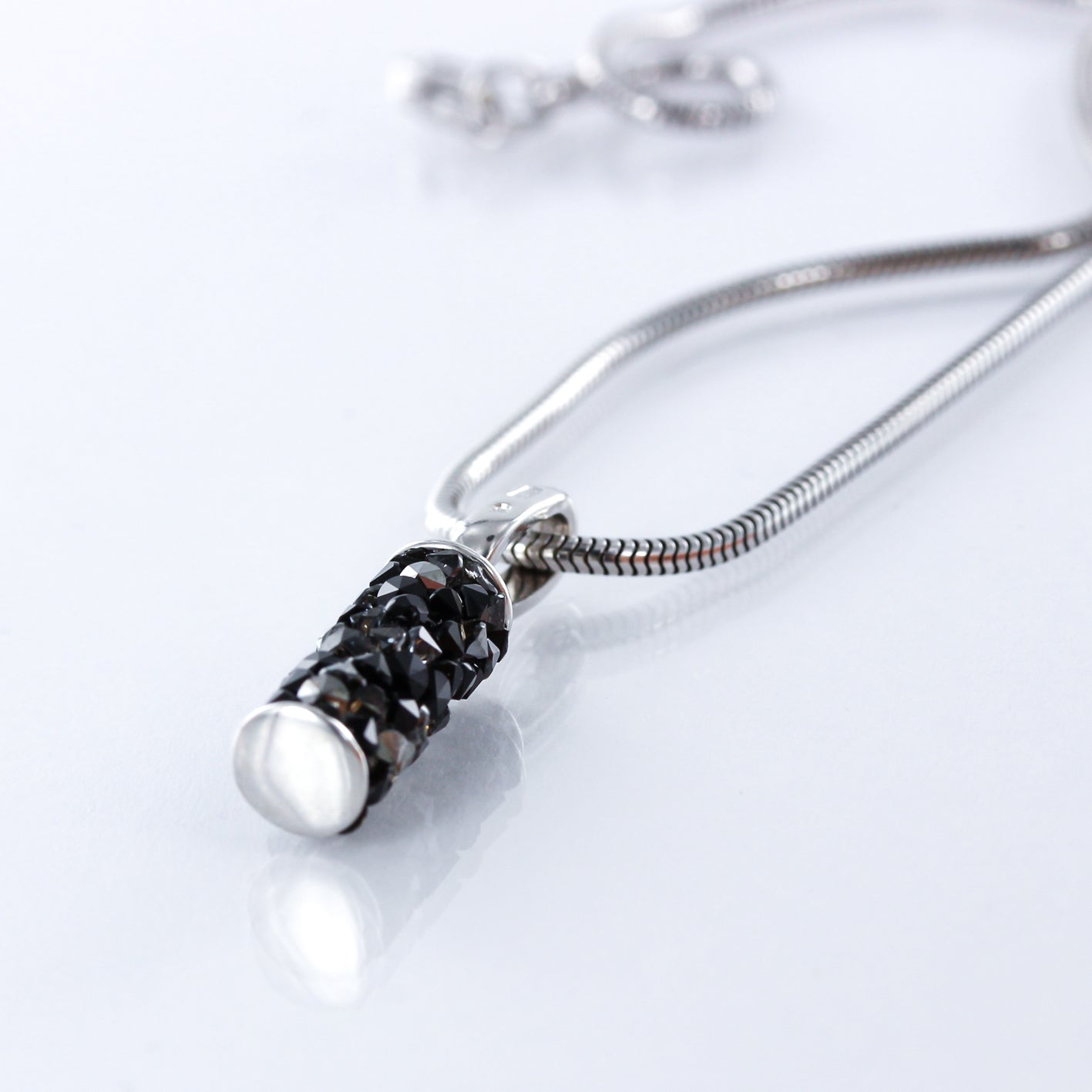 Anhänger mit schwarzen Kristallen Swarovski Bild 2