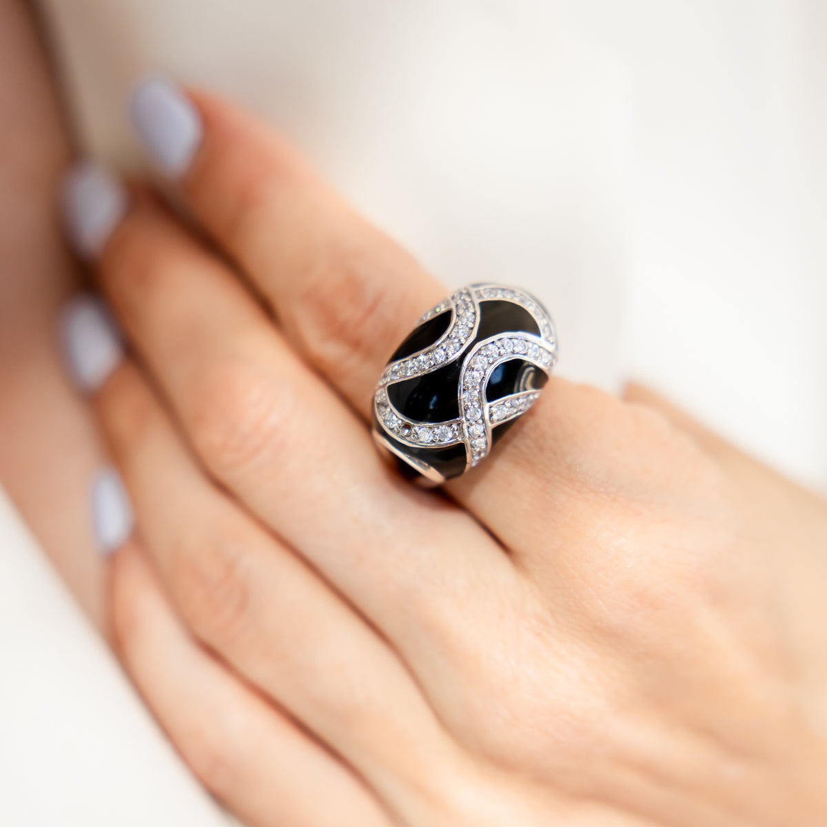 Damenring mit Onyx und Zirkonia Bild 2